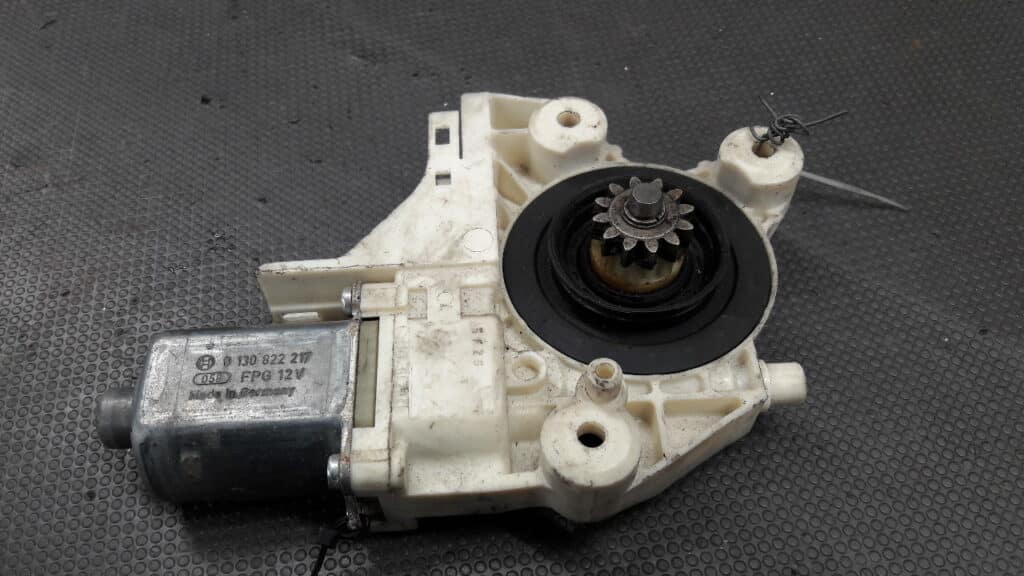 0130822217 Silniczek szyby lewy przod Ford Focus MK2