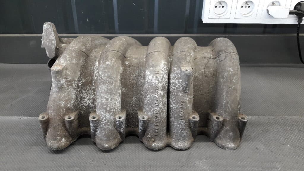 035133223AK Kolektor ssący Audi 100 2,0