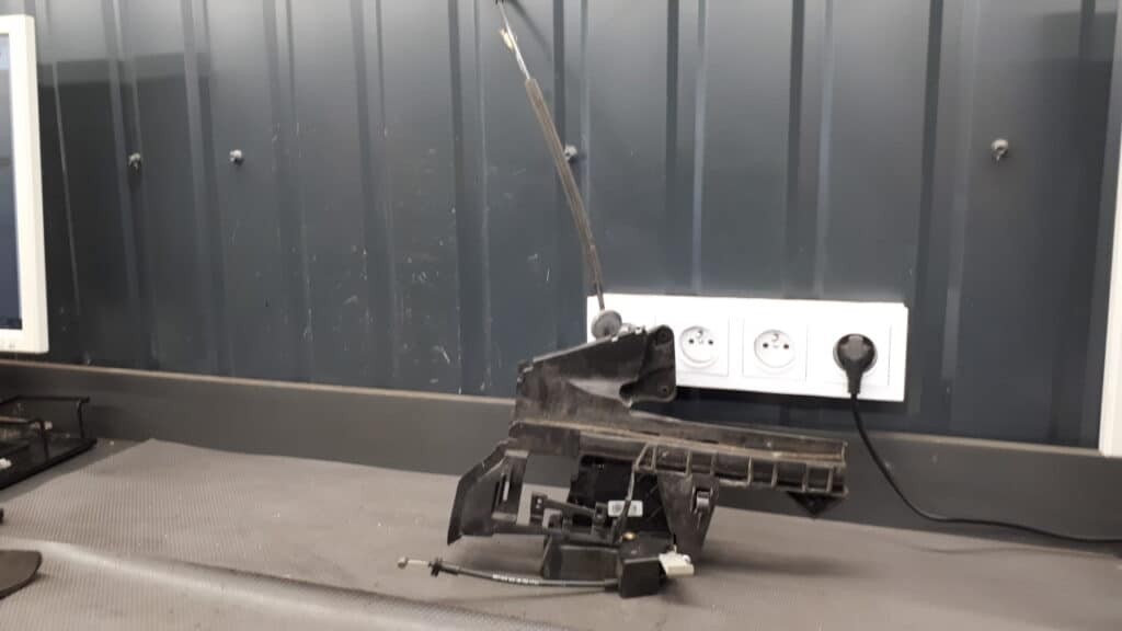 4m5a26412bb zamek drzwi lewy tyl ford focus mk2
