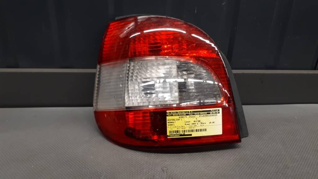 Lampa lewy tyl Renault Scenic 03r