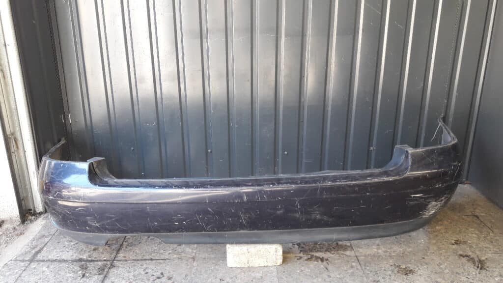 8D9807091AA zderzak tyl Audi a4 B5 KOMBI