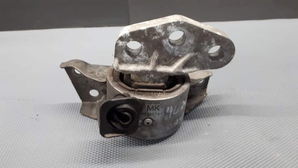 13130741 poduszka łapa silnika przód Opel Corsa D