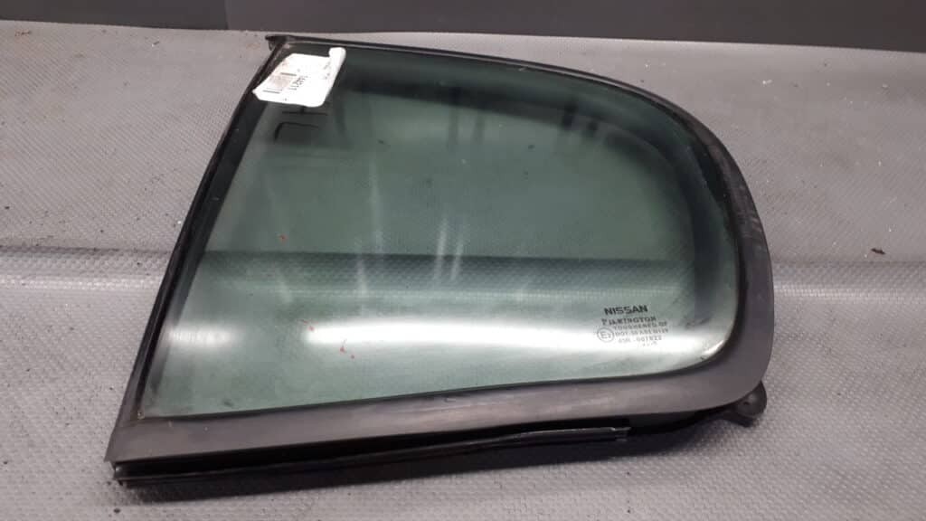 Szyba lewy tył Nissan Almera HB