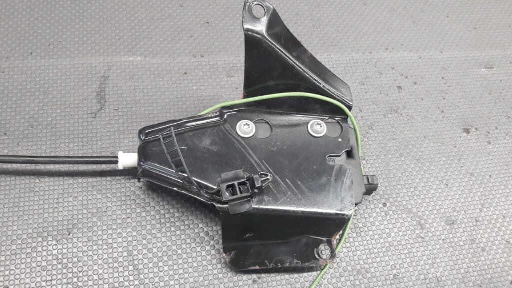 6711-8352168 silownik klapy paliwa bmw e 39