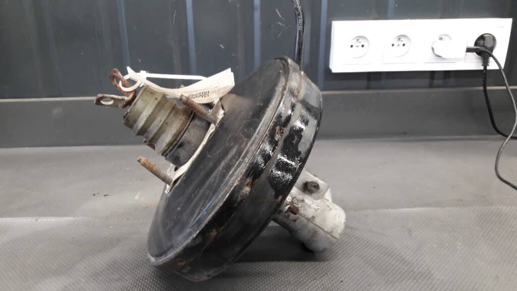 2S612B195CH Serwo hamulcowe Ford Fiesta MK6 1,4