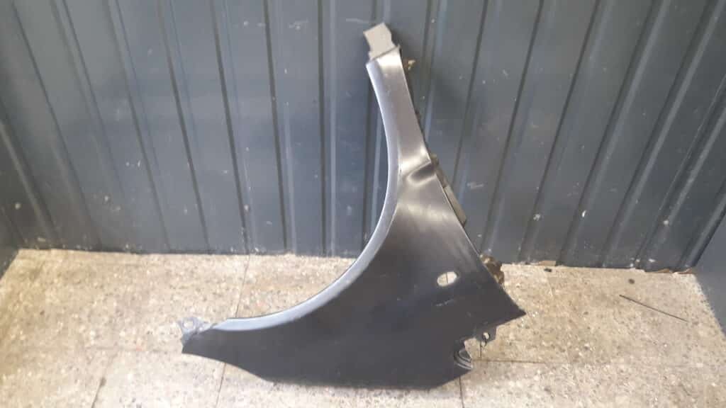 A1688800418 blotnik prawy przod Mercedes W168
