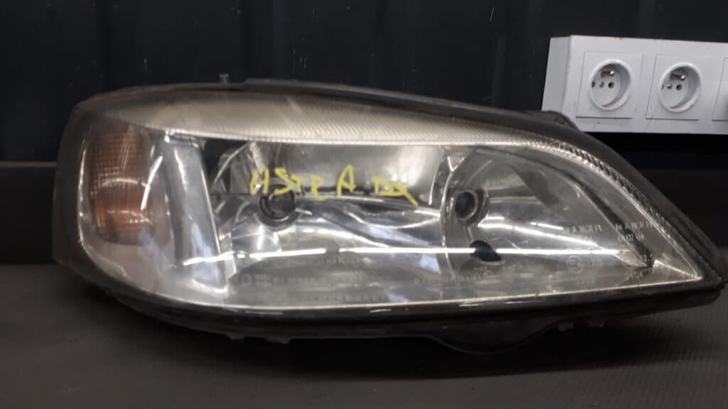 Reflektor prawy Opel Astra II G