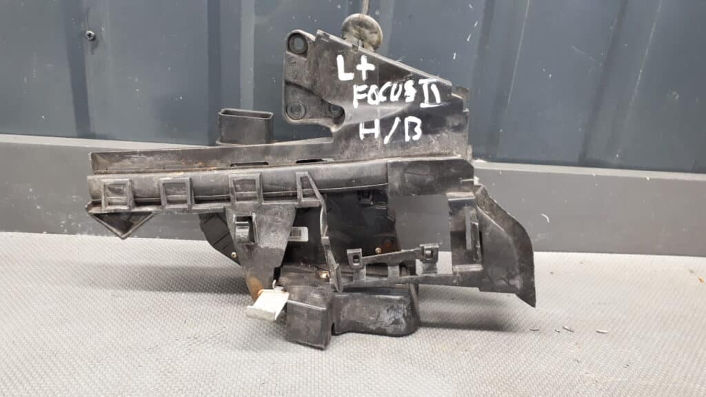 4M5AA26413EC zamek drzwi lewy tył Focus MK2 10PIN