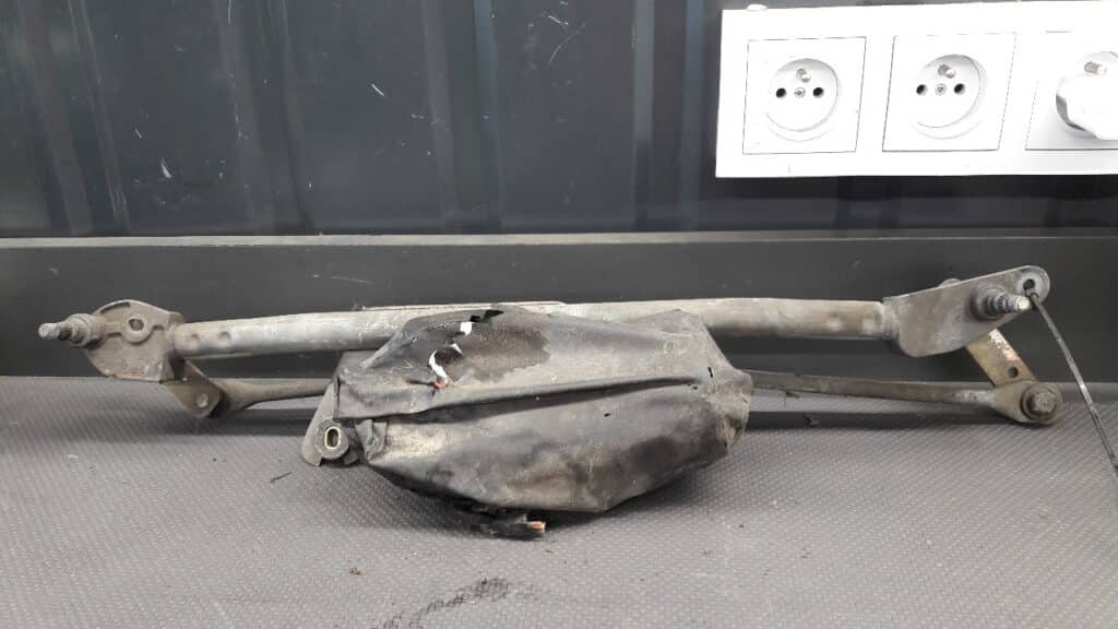 7905562055 Mechanizm wycieraczek Peugeot 106