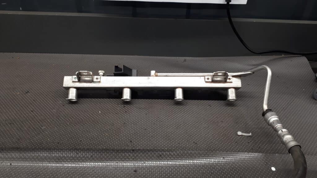 7530420 listwa wtryskowa bmw e87 2.0b