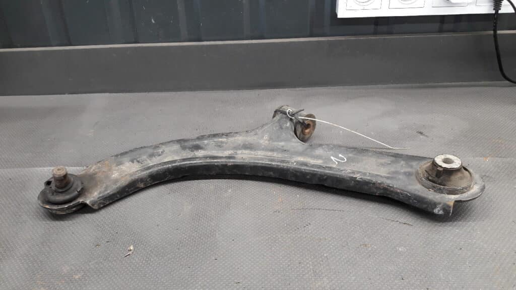 Wahacz lewy przód Nissan Note I 1,4 Micra K12