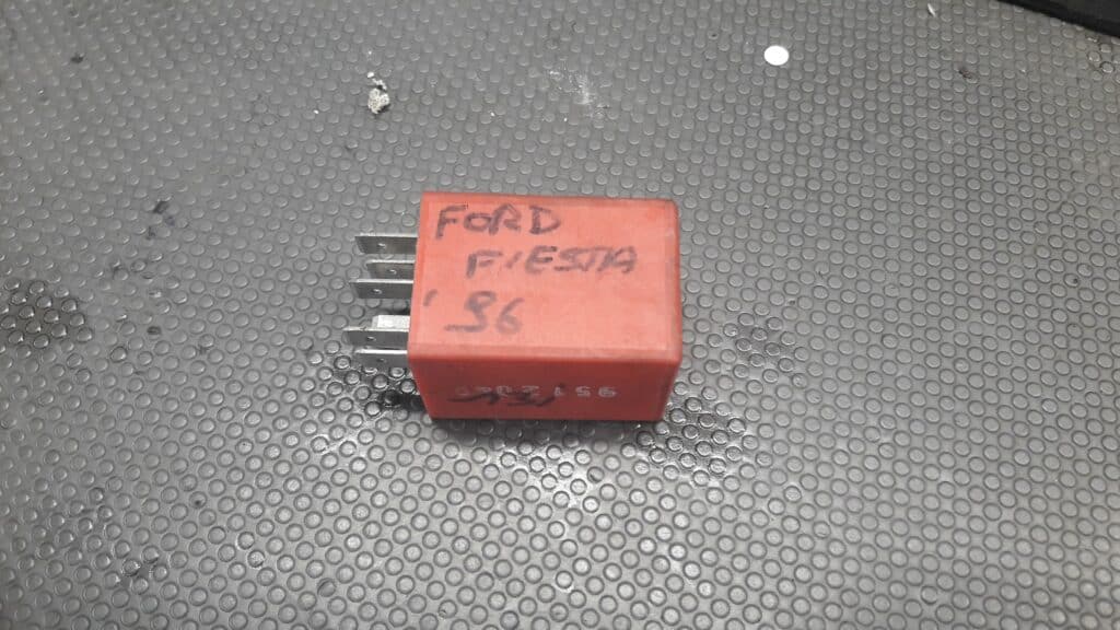 92GG17C499AB przekaźnik ford