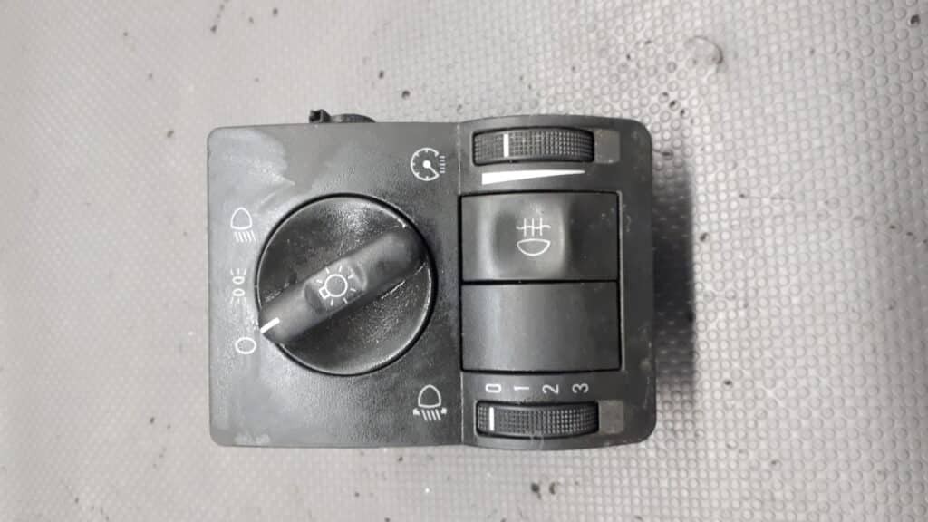 9116612 Wlacznik swiate Opel Corsa C 1.0 02R