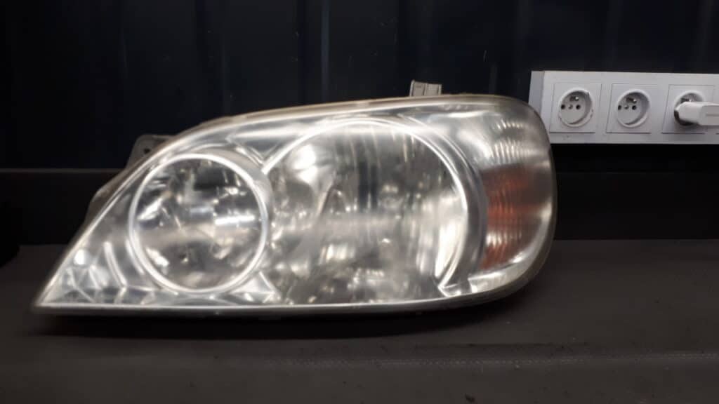 reflektor lewy Kia carnival II