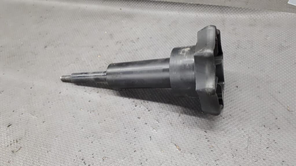 8l0803899b sruba uchwyt kola zapasowego audi a3 8l