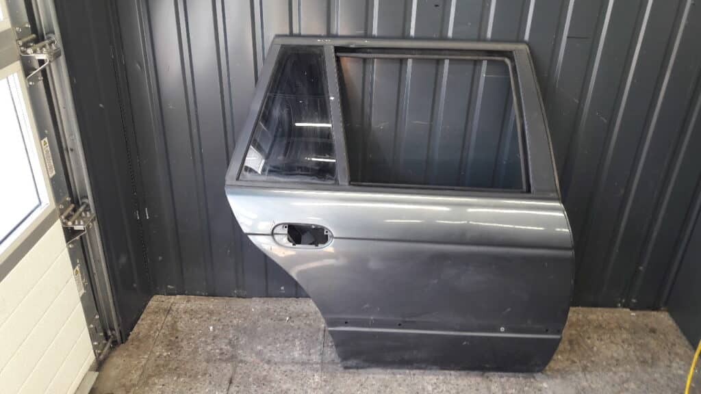 drzwi prawy tyl BMW E39 kombi