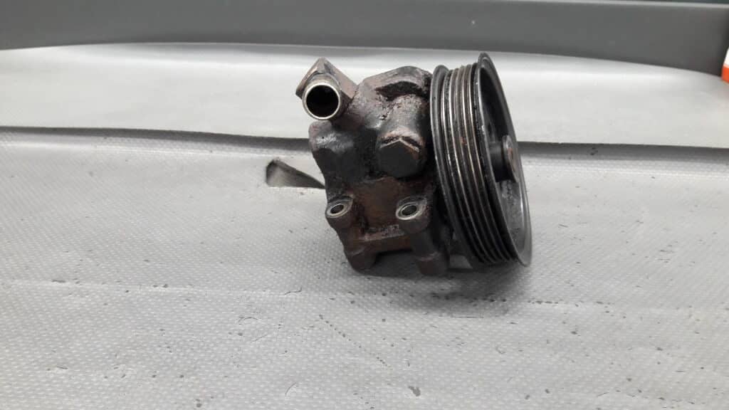 XS4E3A733AC Pompa wspomagania Ford Mondeo MK2 1,8TDCI