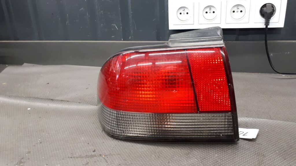 4398517 lampa lewy tyl saab 900