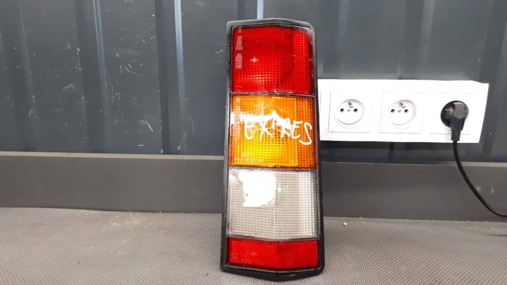 lampa prawy tyl renault rapid express