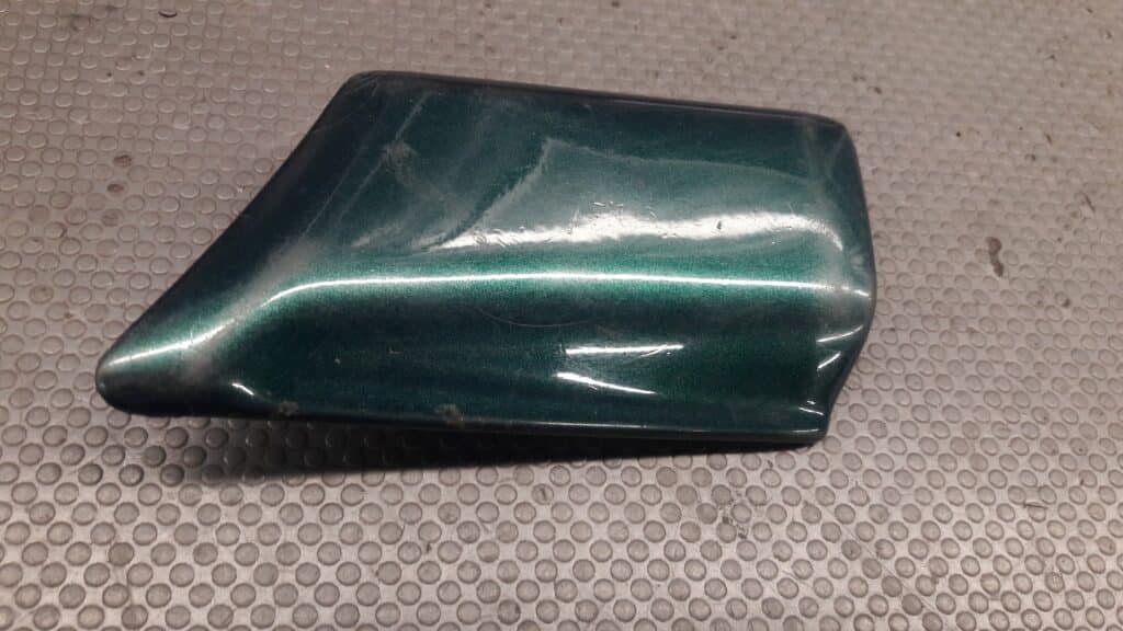 1H0853518B listwa blotnika prawy przod vw golf III
