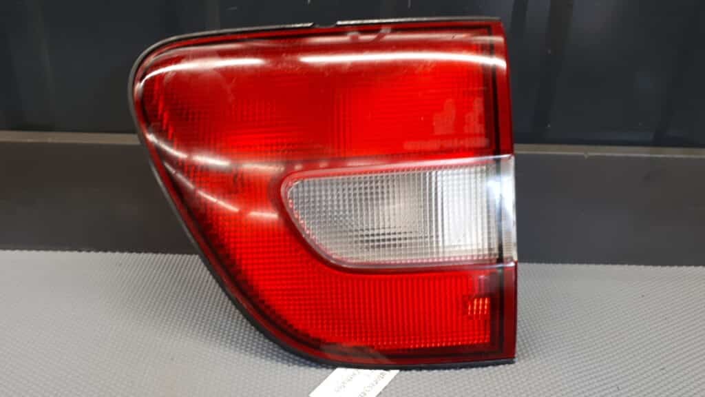 043-2142 lampa klapy prawa Suzuki Baleno KOMBI 96r