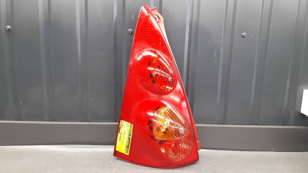 81560-0H040 lampa lewy tyl PEUGEOT 107