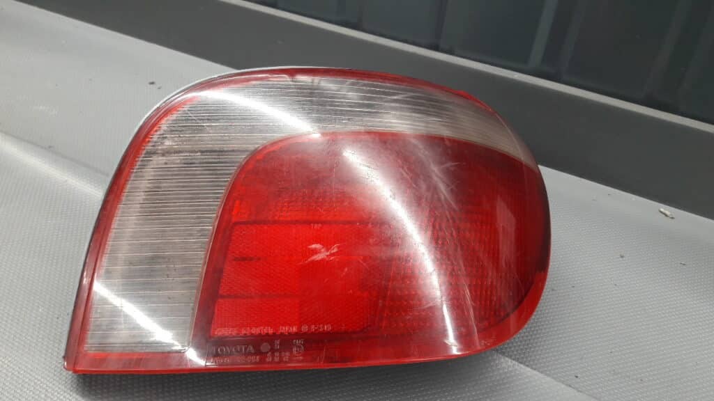 lampa prawy tyl  TOYOTA YARIS P1 KOITO