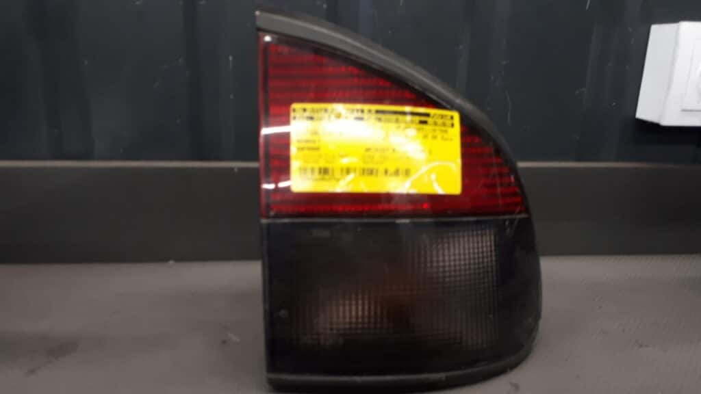 7700808304 lampa prawy tył safrane 94