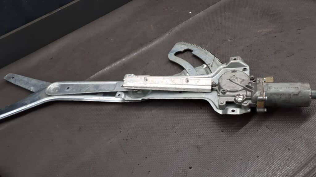 0130821663 mechanizm szyby prawy przod saab 9-3