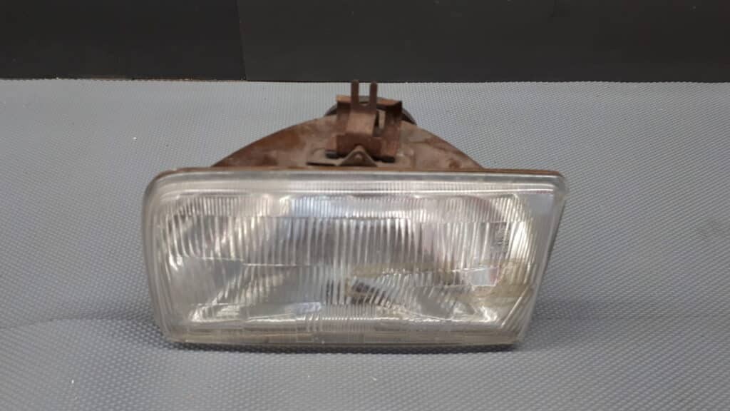 77FG13K060CA Reflektor lewy Ford Fiesta Mk2