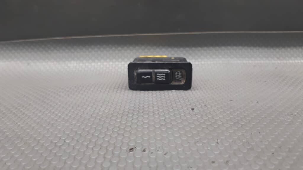 1387917 Przelacznik podgrzewania fotela BMW E36