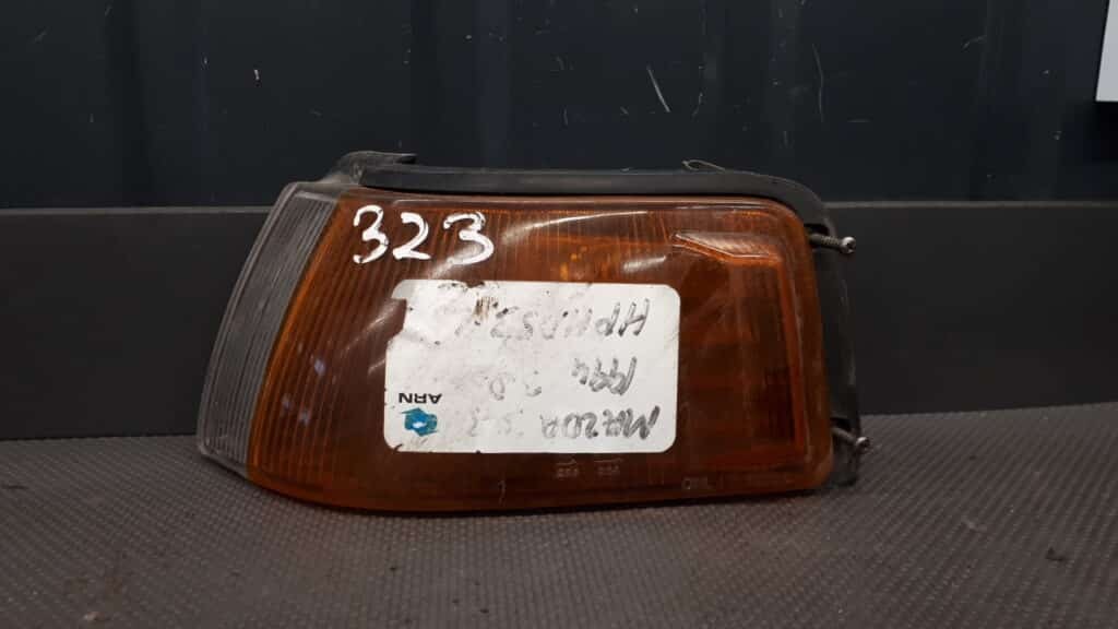 210-61301 kierunkowskaz lewy mazda 323 bg
