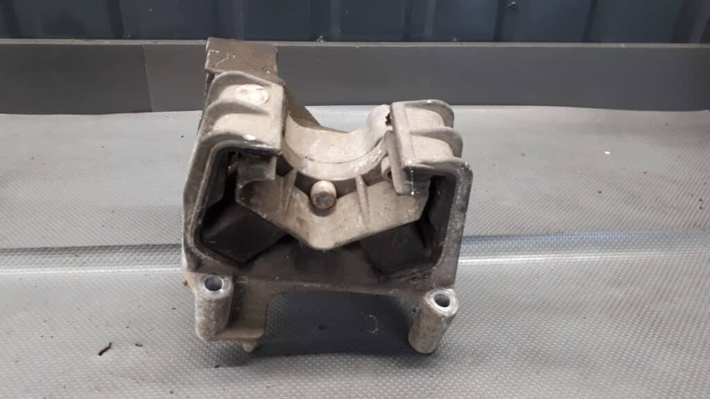 90495514 poduszka skrzyni Opel Vectra B 2.0 DTL