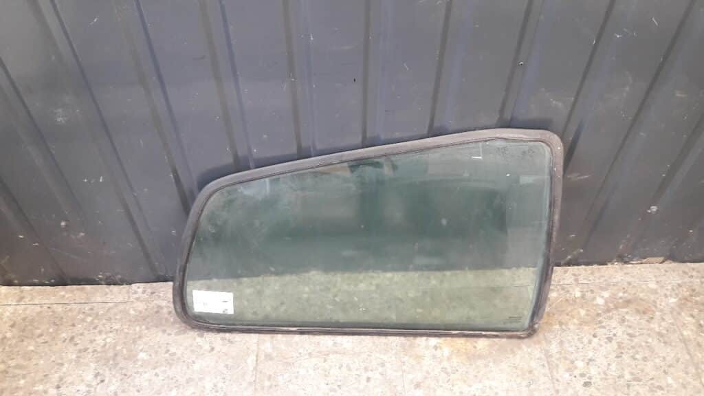 szyba karoseryjna prawy tyl Renault Twingo I 1.2 07r