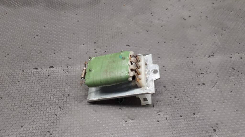 701959263a Rezystor opornik VW Passat B4 1.9 TDI