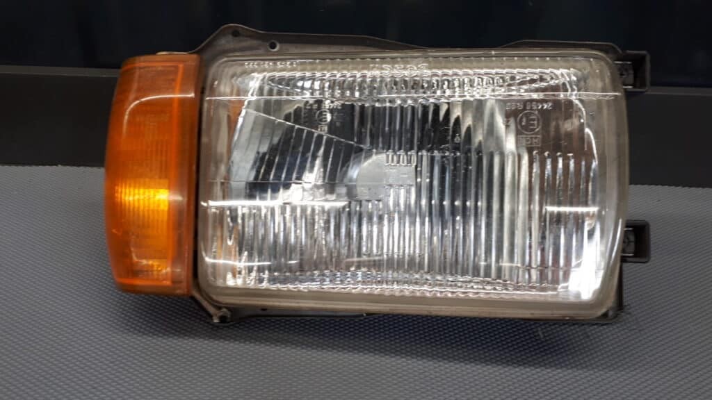 823941017 reflektor lewy Audi b1 80 bosch