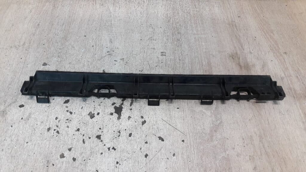 1436245 Mocowanie listwa dolna chlodnicy BMW E46
