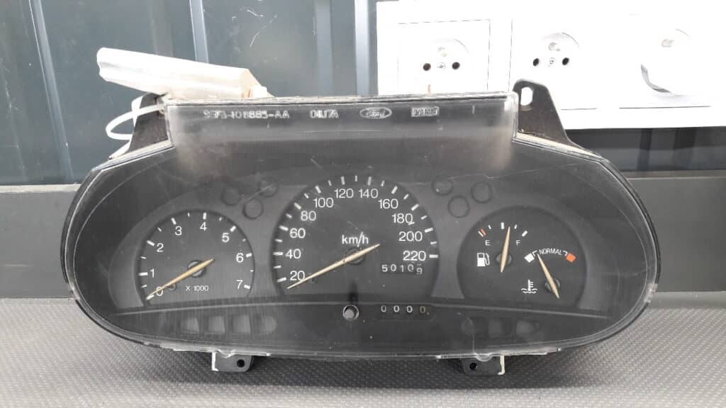 96FB10849CE Licznik Ford Escort MK7 1,6 Benzyna
