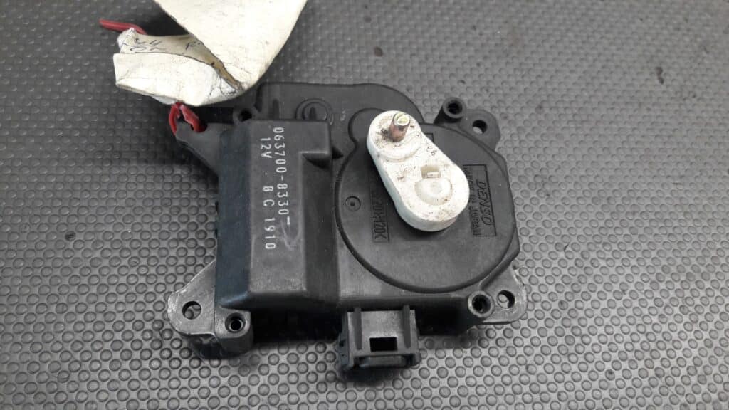 063700-8330 silniczek nadgrzewnicy toyota rav 4 01r