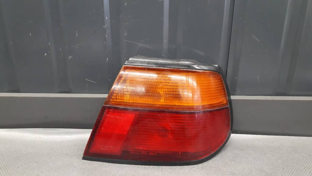 lampa prawy tyl NISSAN ALMERA N15 SEDAN