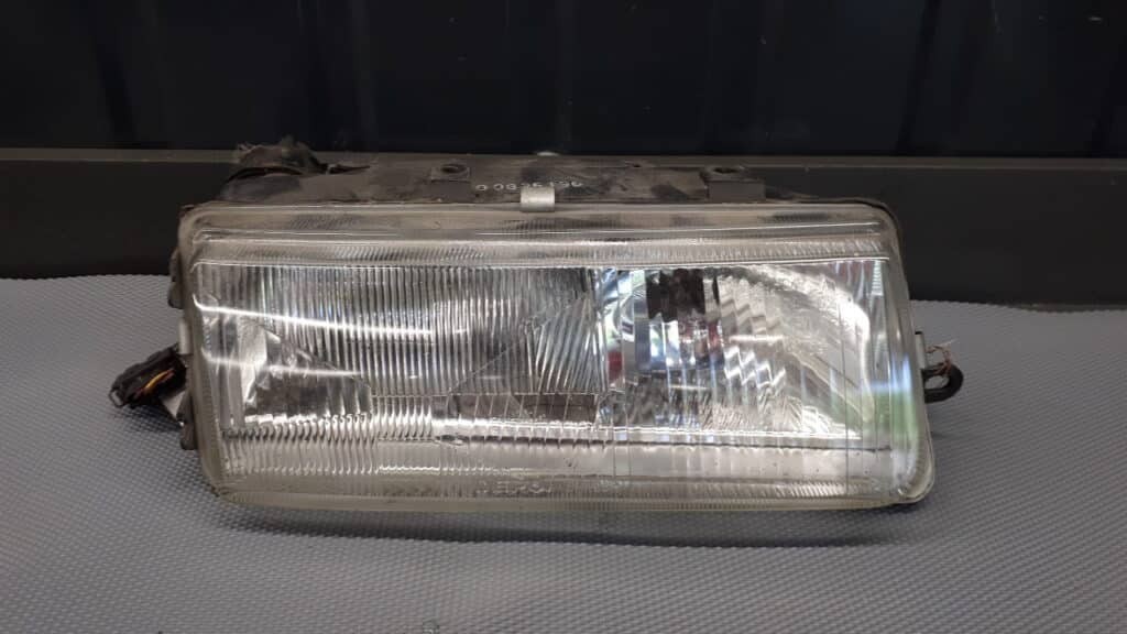 445-1103 reflektor prawy  SEAT TOLEDO I  96r depo
