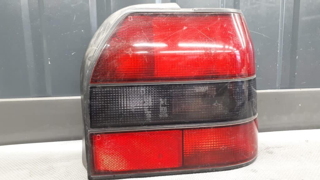 7700783994 lampa prawy tyl Renault 19 91r