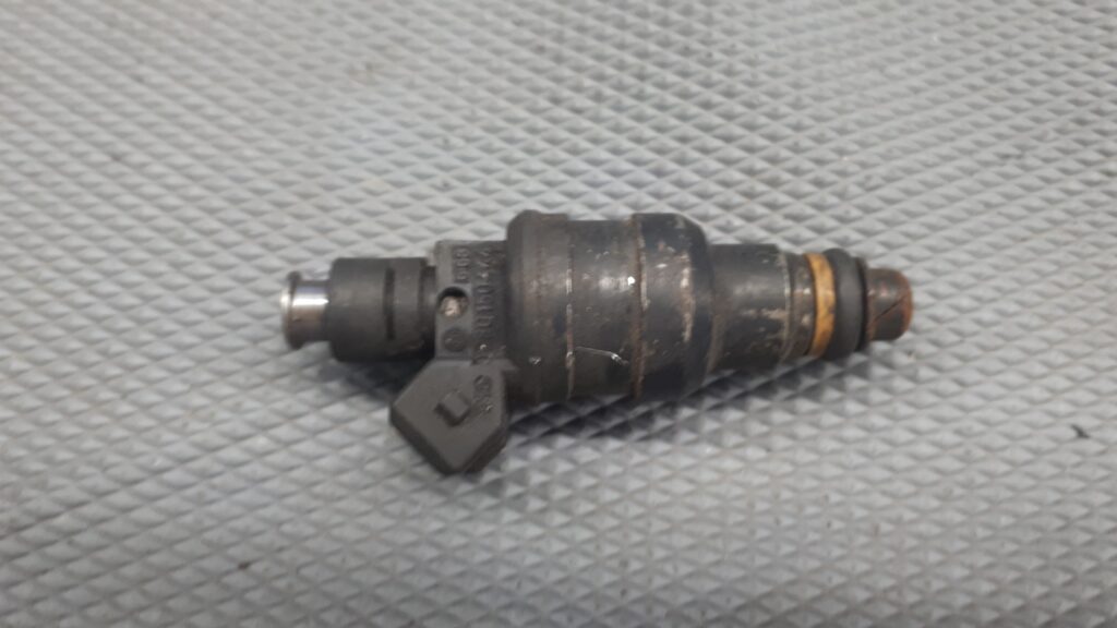 058133551a wtryskiwacz audi a4 1.8