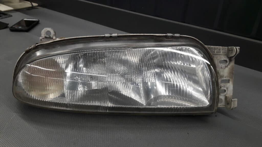 0301049202 Reflektor prawy Ford Fiesta MK4