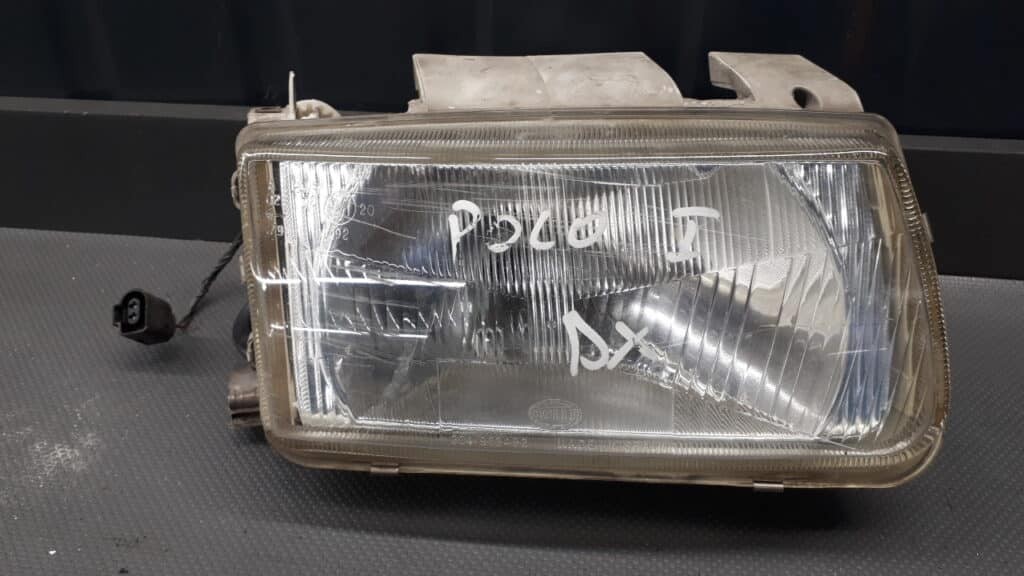 962496-00 reflektor prawy VW POLO III 6N HELLA