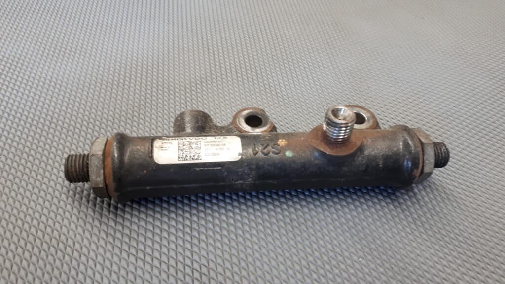 4r8q-c066-ae listwa wtryskowa jaguar s-type o7r