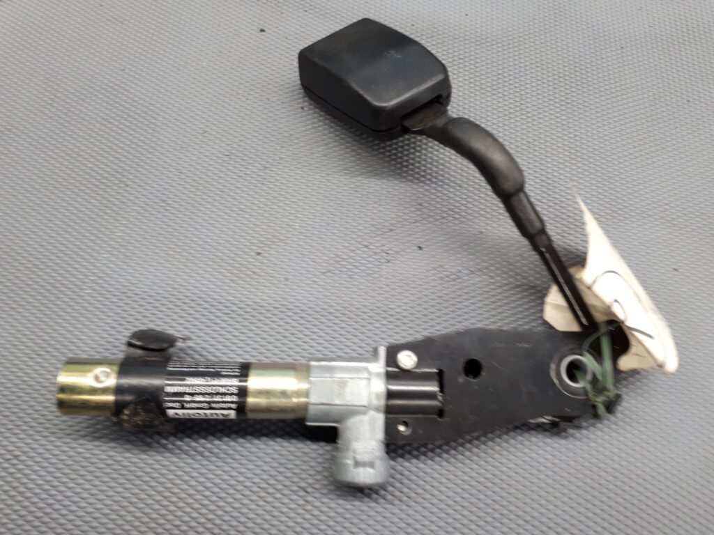 95ABA61208CA napinacz pasa prawy przod ford escort mk7
