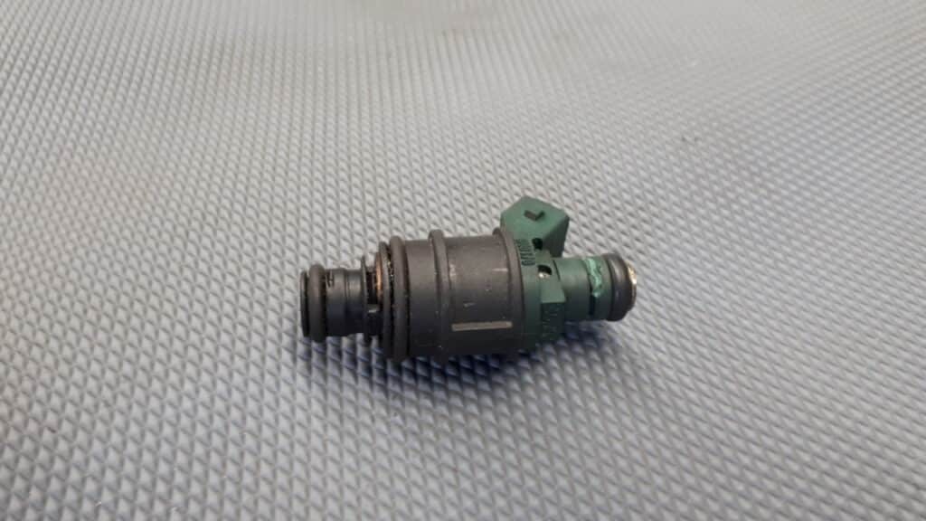 6900370 wtryskiwacz volvo s40 v40 1.6
