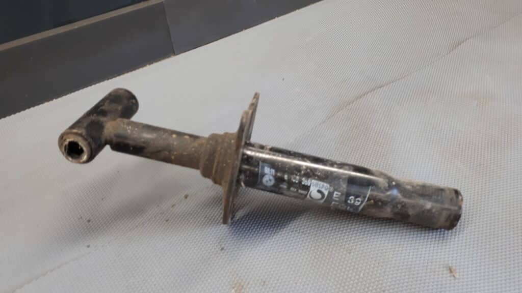 8159359 odbój absorber lewy przód  BMW E39 K