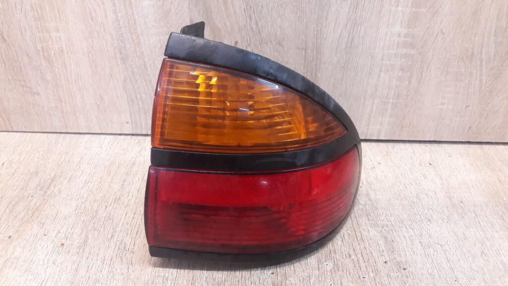7700420123 Lampa prawy tyl Laguna I Lift HB